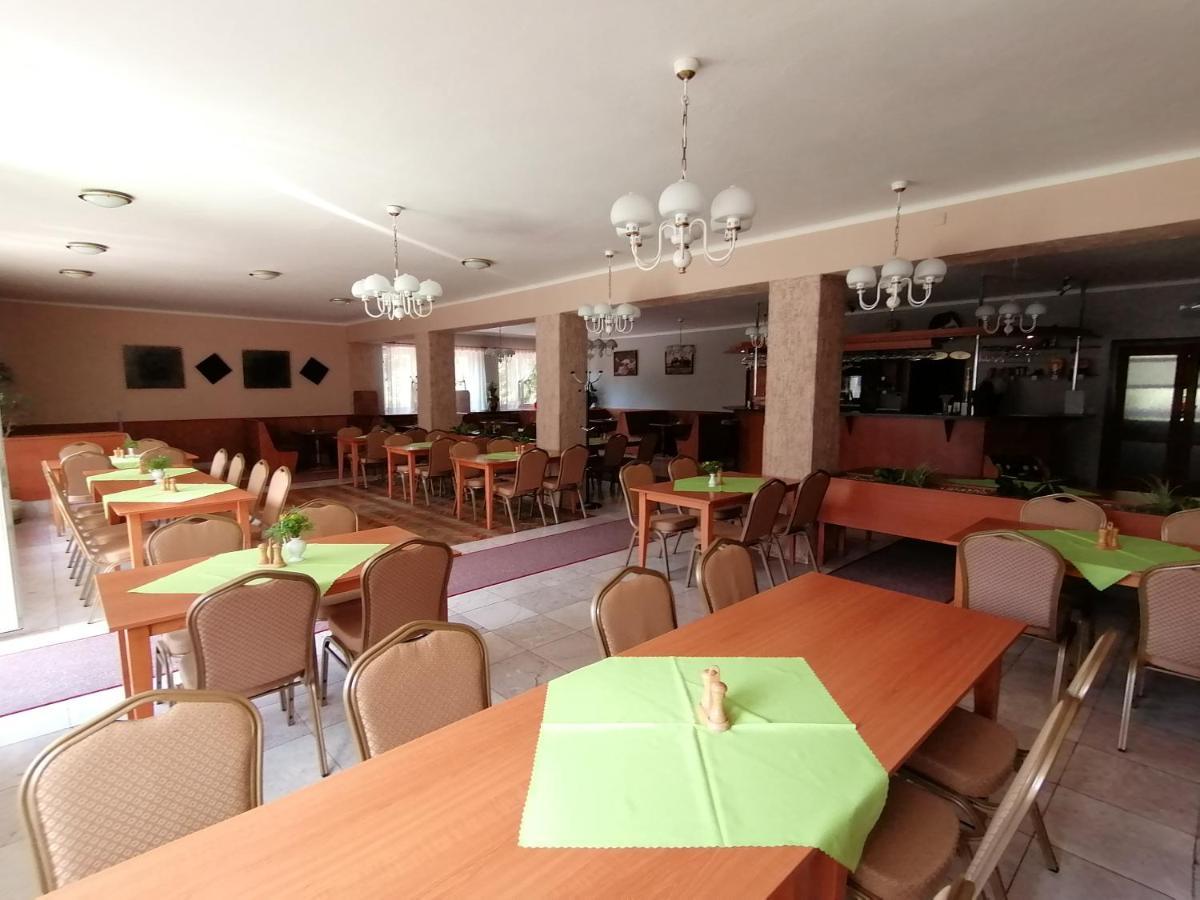 Bungalovy Pri Hoteli Spojar จิอาร์ ภายนอก รูปภาพ
